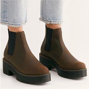 Rometty Women's Leather Platform Chelsea Boots